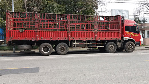 偉博物流貨運(yùn)卡車(chē)